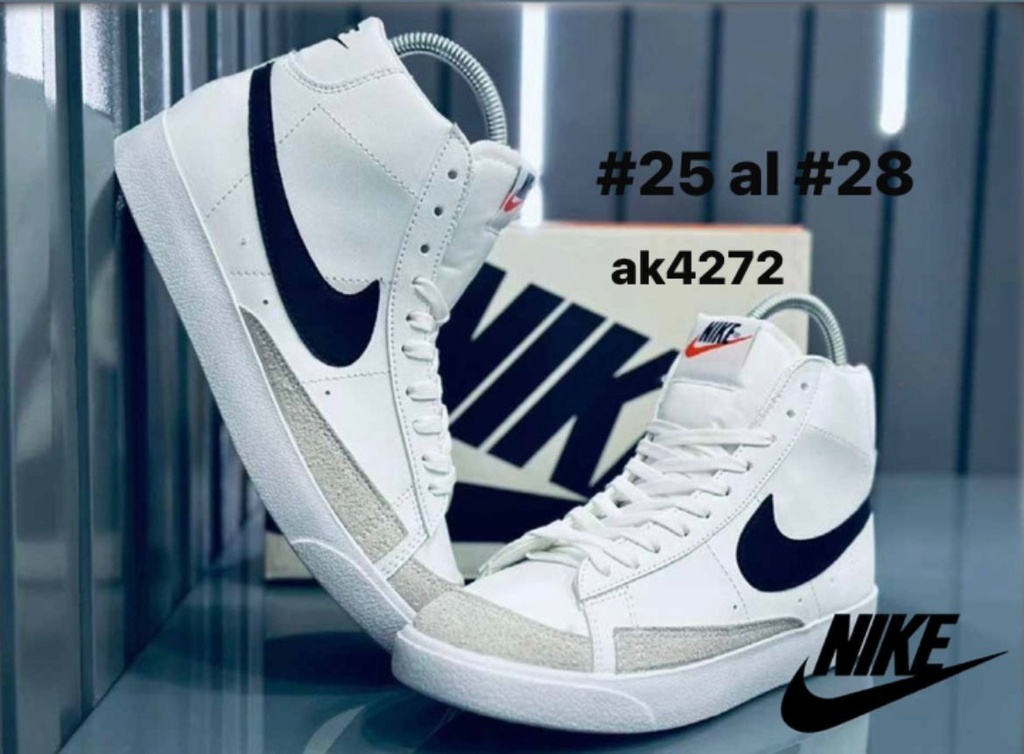 AK4272