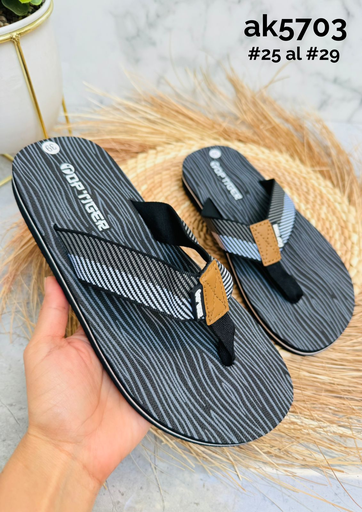 AK5703